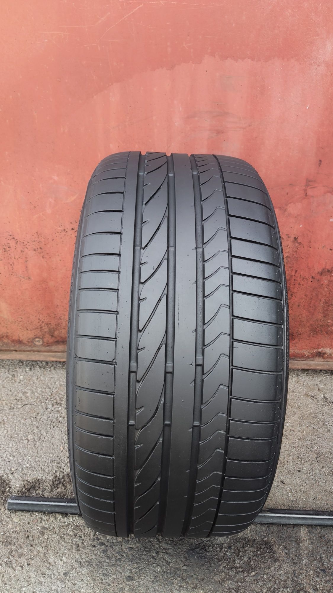 1бр. лятна гума 255/35/18 Bridgestone Potenza, XL, runflat
6.85mm 
Доб