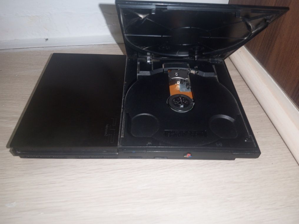 PS2 holati yaxshi qotmidi programma yaxshi josstiklari bor 2ta