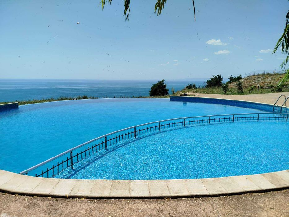 Професионално почистване и поддръжка: дом, двор, басейн, тревни площи