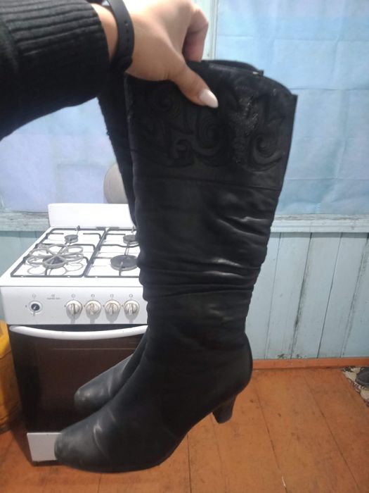Продам зимние сапоги женские