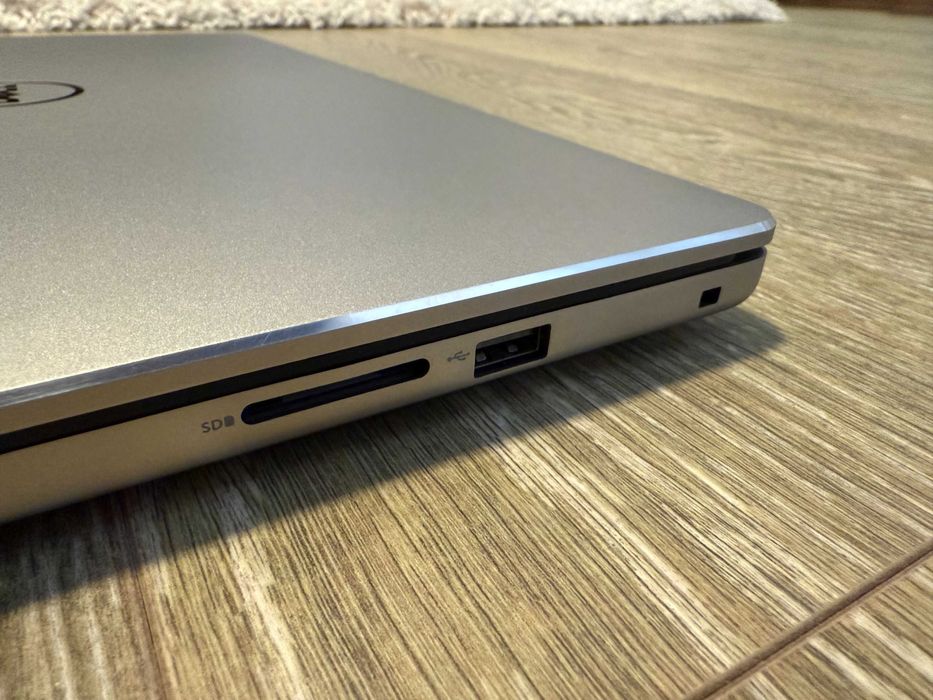 Laptop DELL Inspiron 15,6"  i7 8gb Ram 1TB + 128GB HDD tast luminata