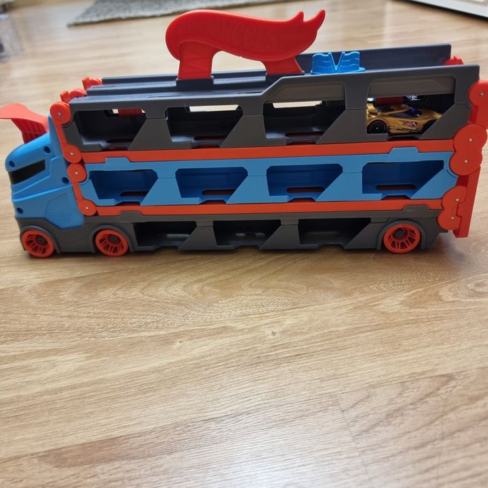 Tir masinute si pista hot wheels