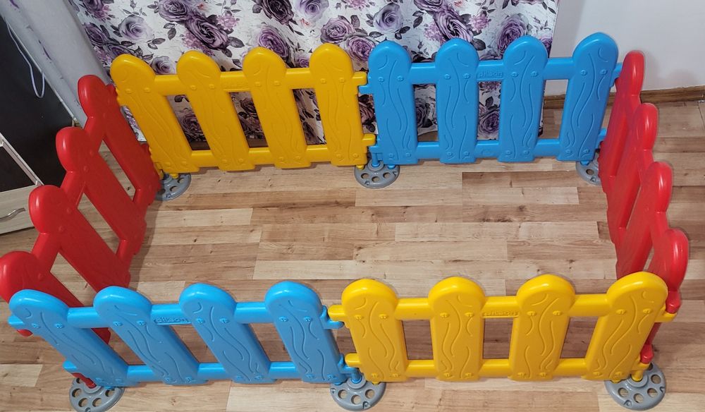 Vând țarc de joacă