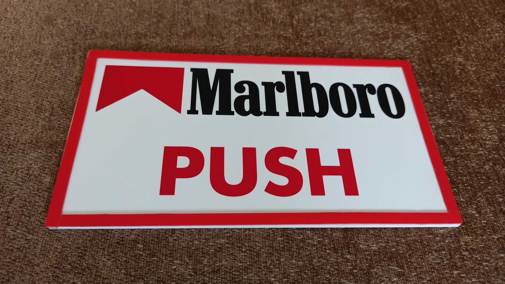 Оригинални рекламни материали Marlboro