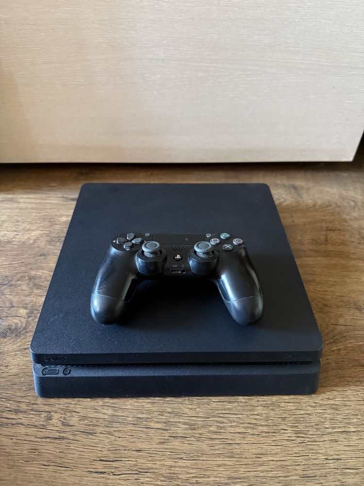 PS4 - PlayStation 4 slim 1TB + 1 джойстик + 3 игри