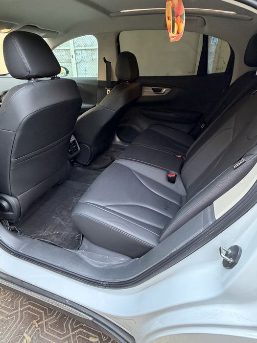 Honqi eqm 5 500 km full kraska toza