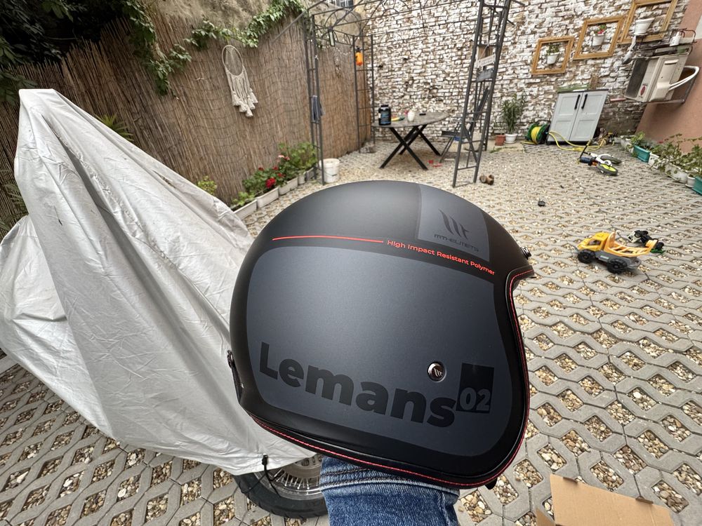 Каска MT helmets LE MANS 2 SV