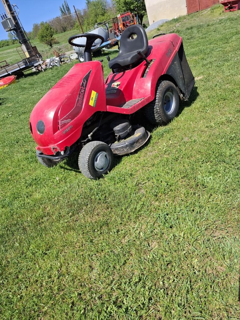 Tractoras de tuns iarba