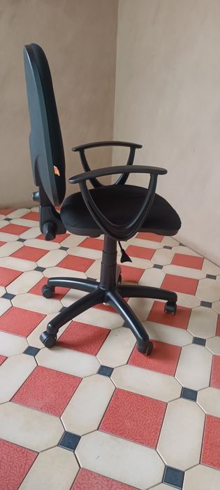 Kreslolar sotiladi