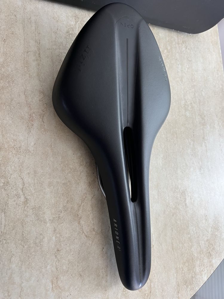 Седалка Fizik Arione R3