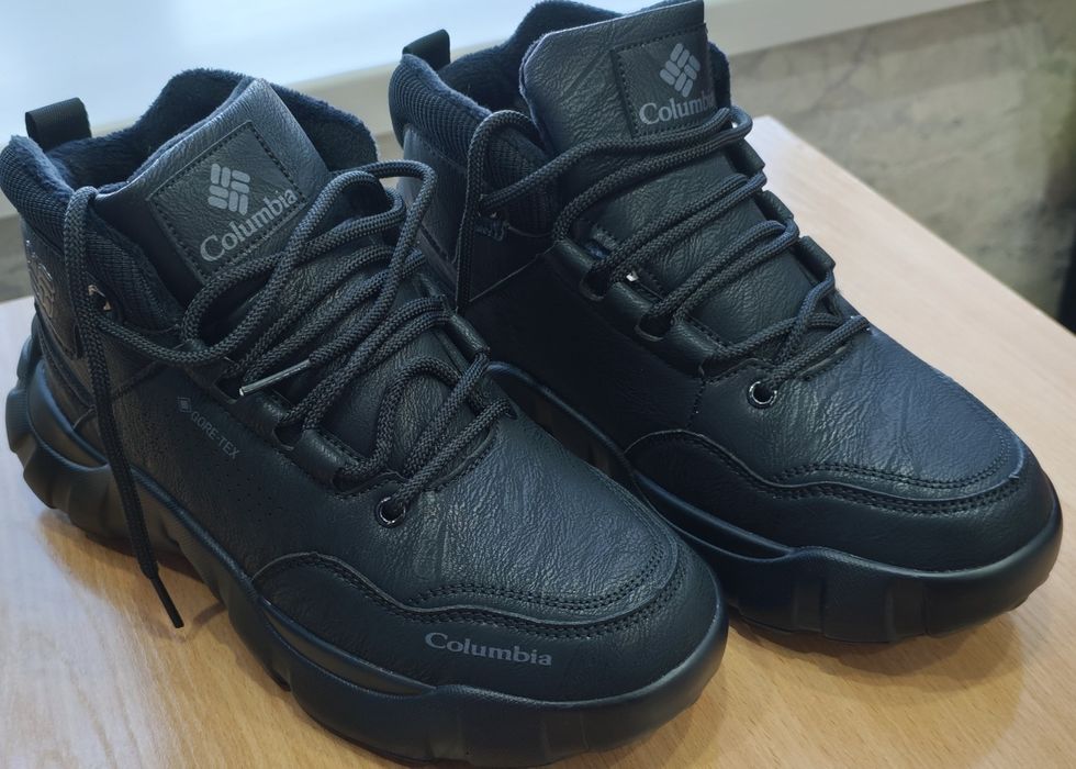 Продаются новые мужские зимние кроссовки  Columbia