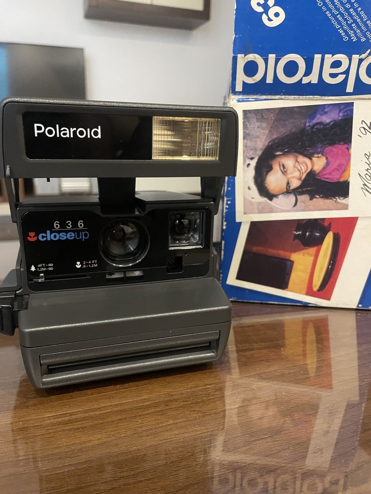 Aparat foto instant vintage Polaroid 636 Closeup
