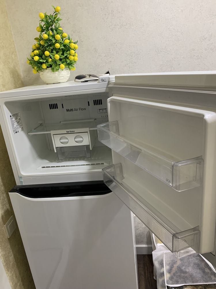 Продается холодильник LG в идеальном состоянии