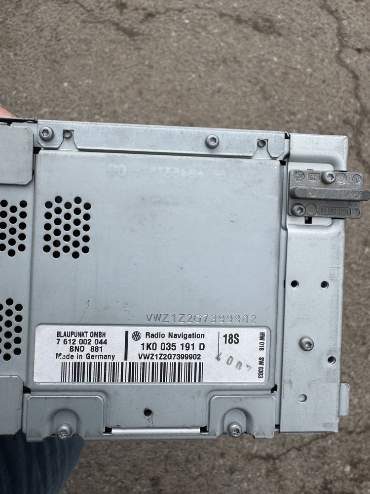 Оригинален CD/ MP3 radio player с navi за VW golf5/ plus Top !!!