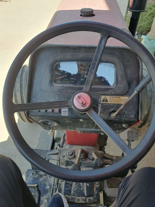 Traktor sotiladi