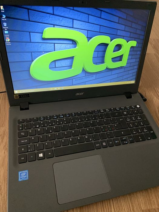 Laptop Acer slim display 15,6,700gb m,4gb ram,functional cu incarcator
