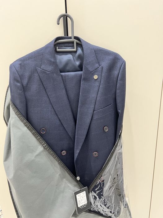 Продам новый костюм мужской