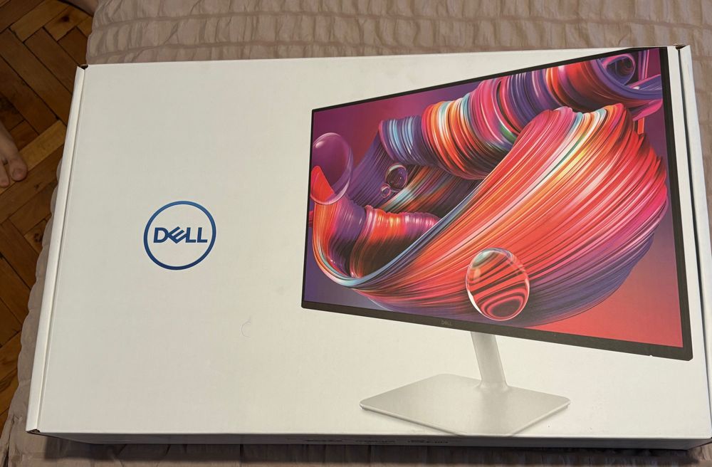 NEW, in box Dell Monitor 24" S2425H