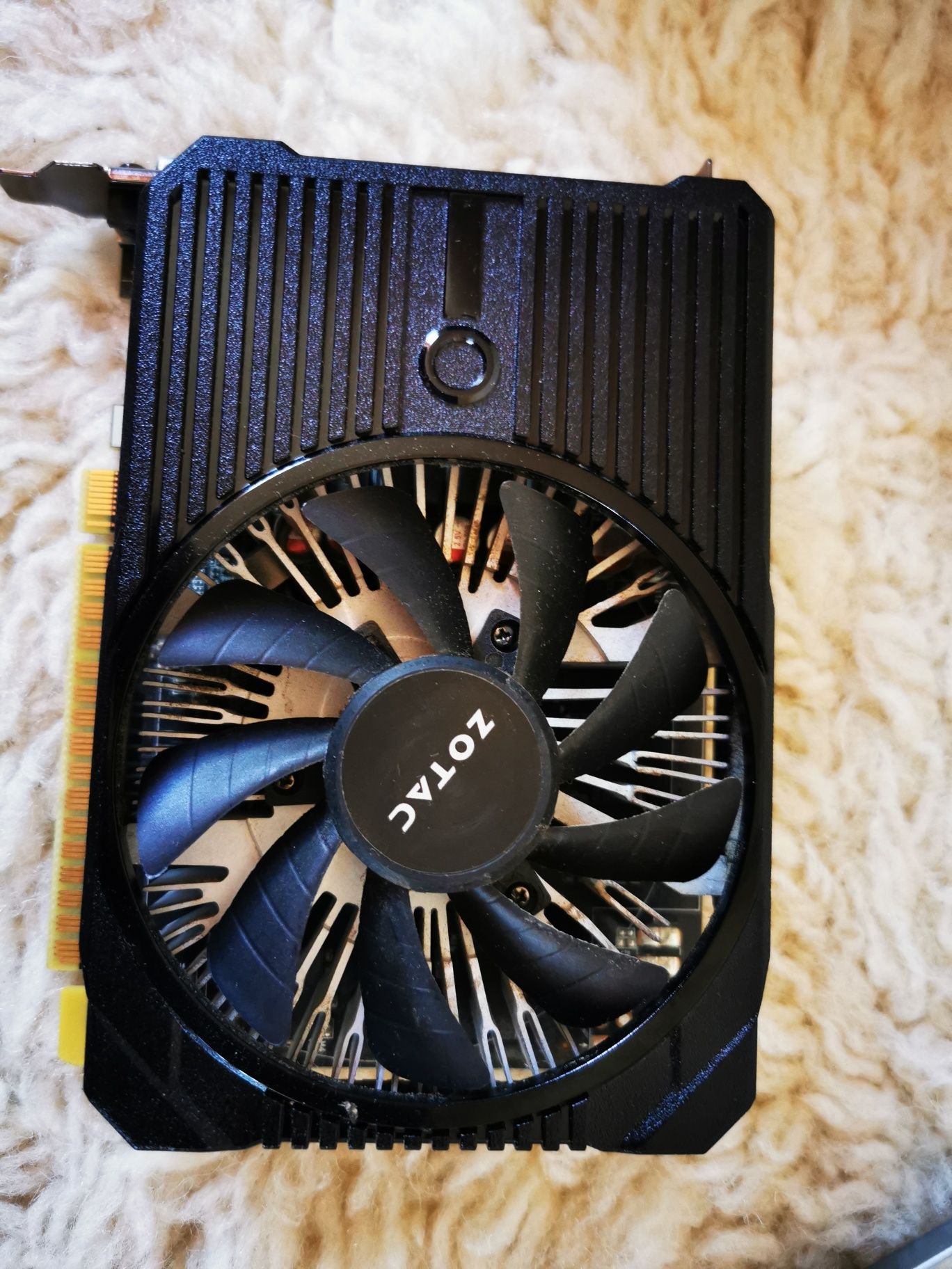 Продавам GTX 1050 Zotac