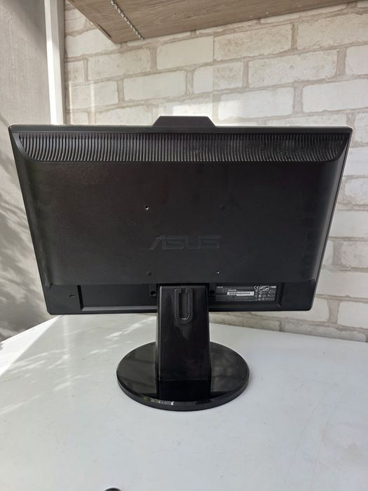 Монитор ASUS VK193SE 19" с камера и говорители – 1440x900, 5ms, VGA