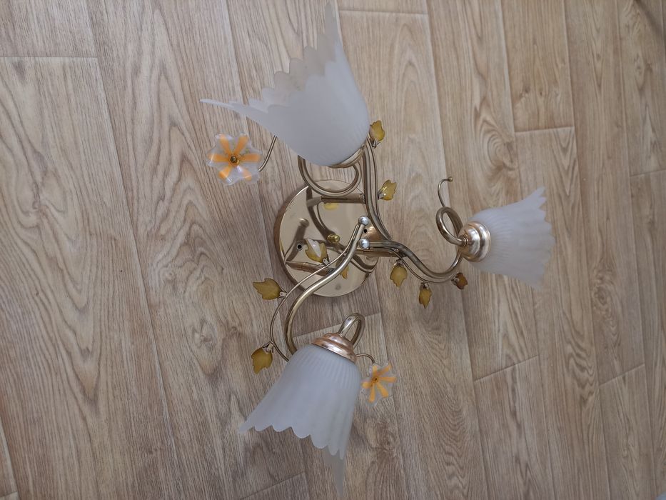 Продам люстру в зал,прихожую,спальню.