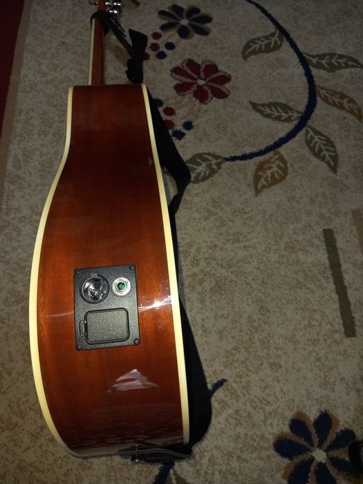 Гитара со звукоснимателем