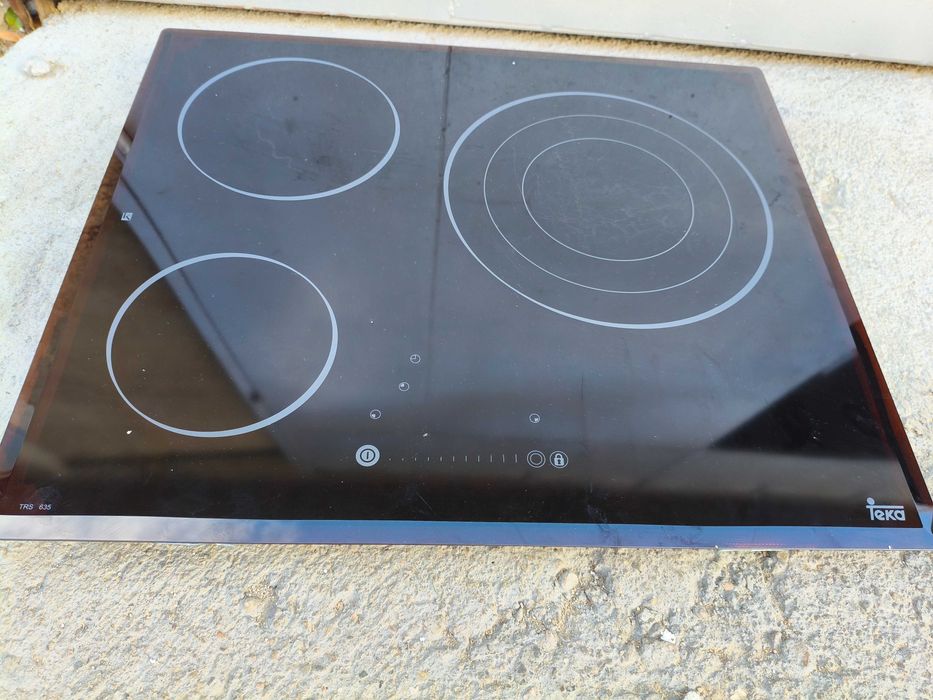Стъклокерамичен плот за вграждане "TEKA" TRS 635 с три зони,черен