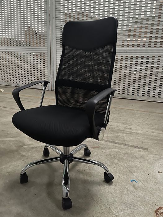 Lichidare mobilier birou – stare aproape nouă!