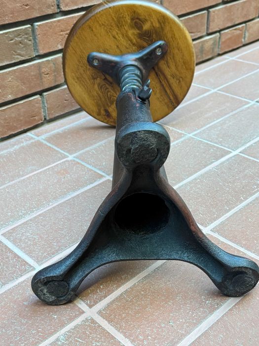 Работен стол, Singer stool, 1920'