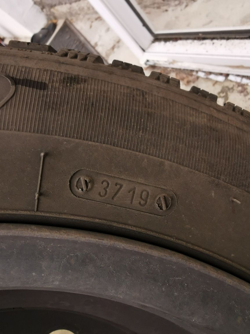 Джанти оригинални за форд 15 " 4/108 с гуми 185/60/15 Тигар и Унроял