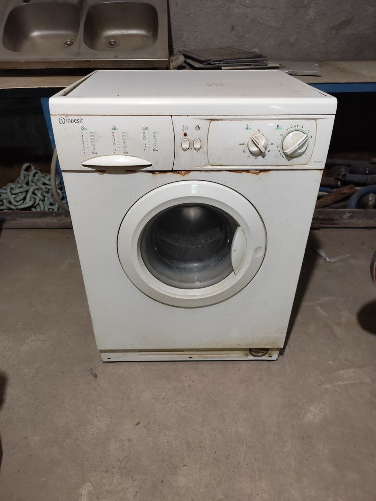 АВТОМАТ КИР МОШИНА INDESIT 349 минг сумга сотилади