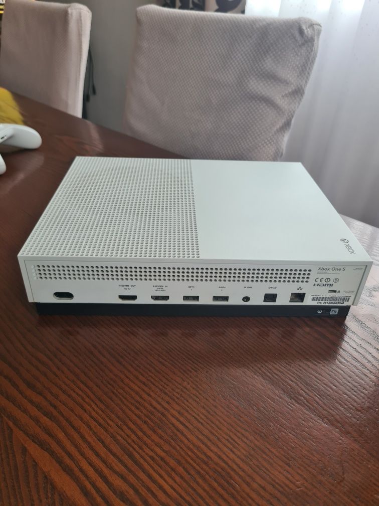 Vând xbox one S 500GB