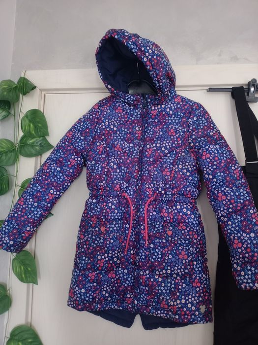 Двулицево и яке и гащеризон за ски