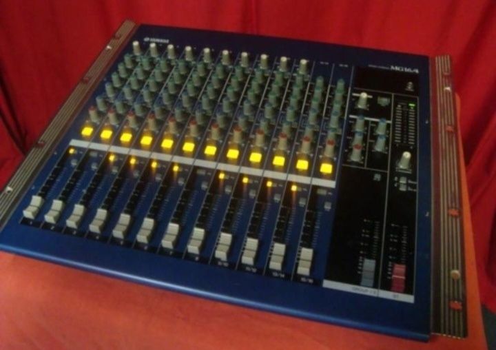 Mixer Yamaha mg16/4