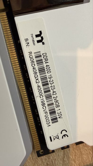 Рам памет thermaltake RGB DDR4 2x8GB 4000mhz