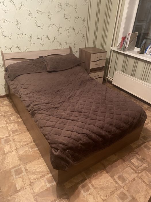 Продам кровать с тумбами