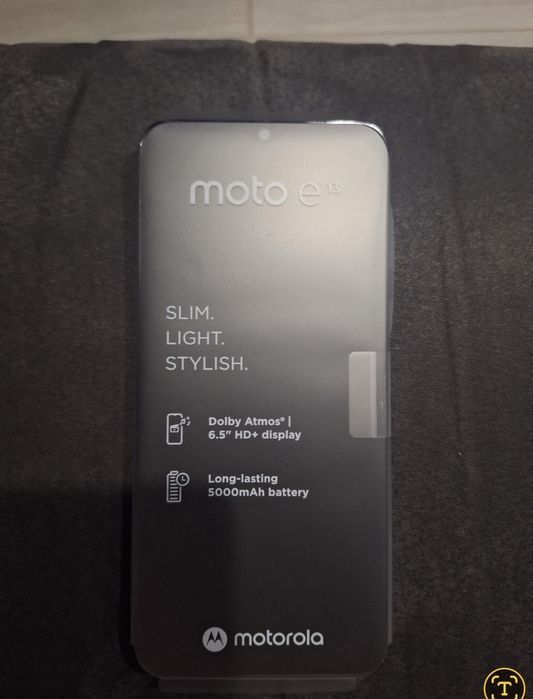 Vand telefon Motorola moto e13 nou.