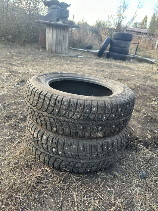 Продам зимние шипованные шины КАМА185/60/14