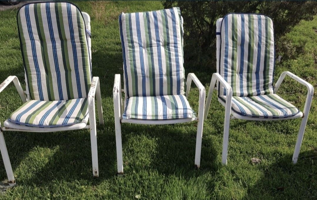 3 Scaune ideale pentru gradină & terasă(balcon)+ 3 perne 

- Sunt din