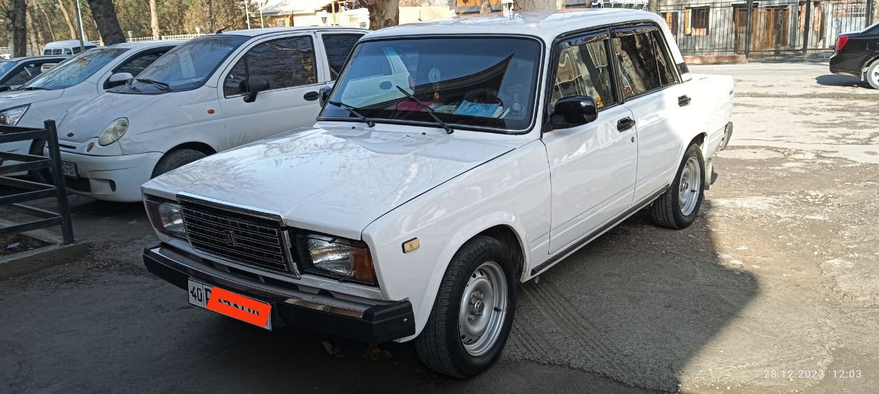 VAZ Lada 2107 сотилади