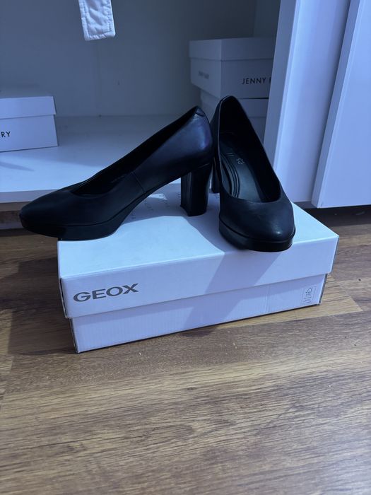 Обувки Geox с масивен ток