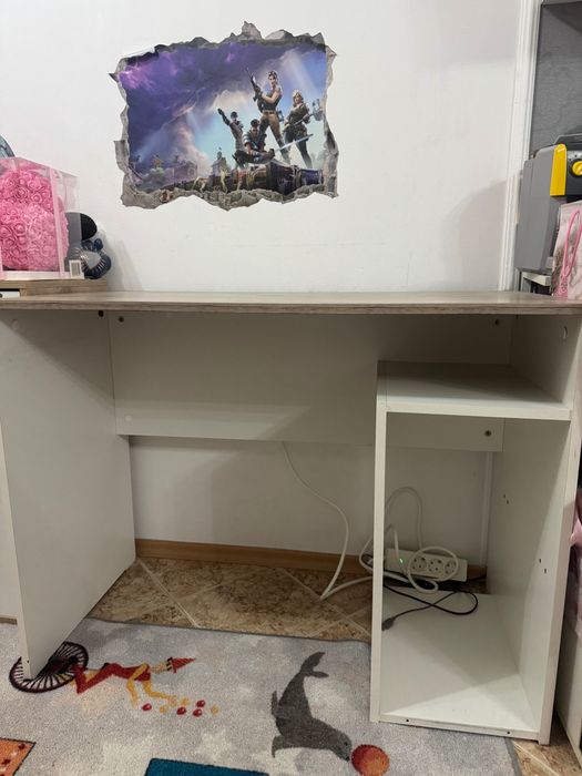 Ученическо бюро -  бяло