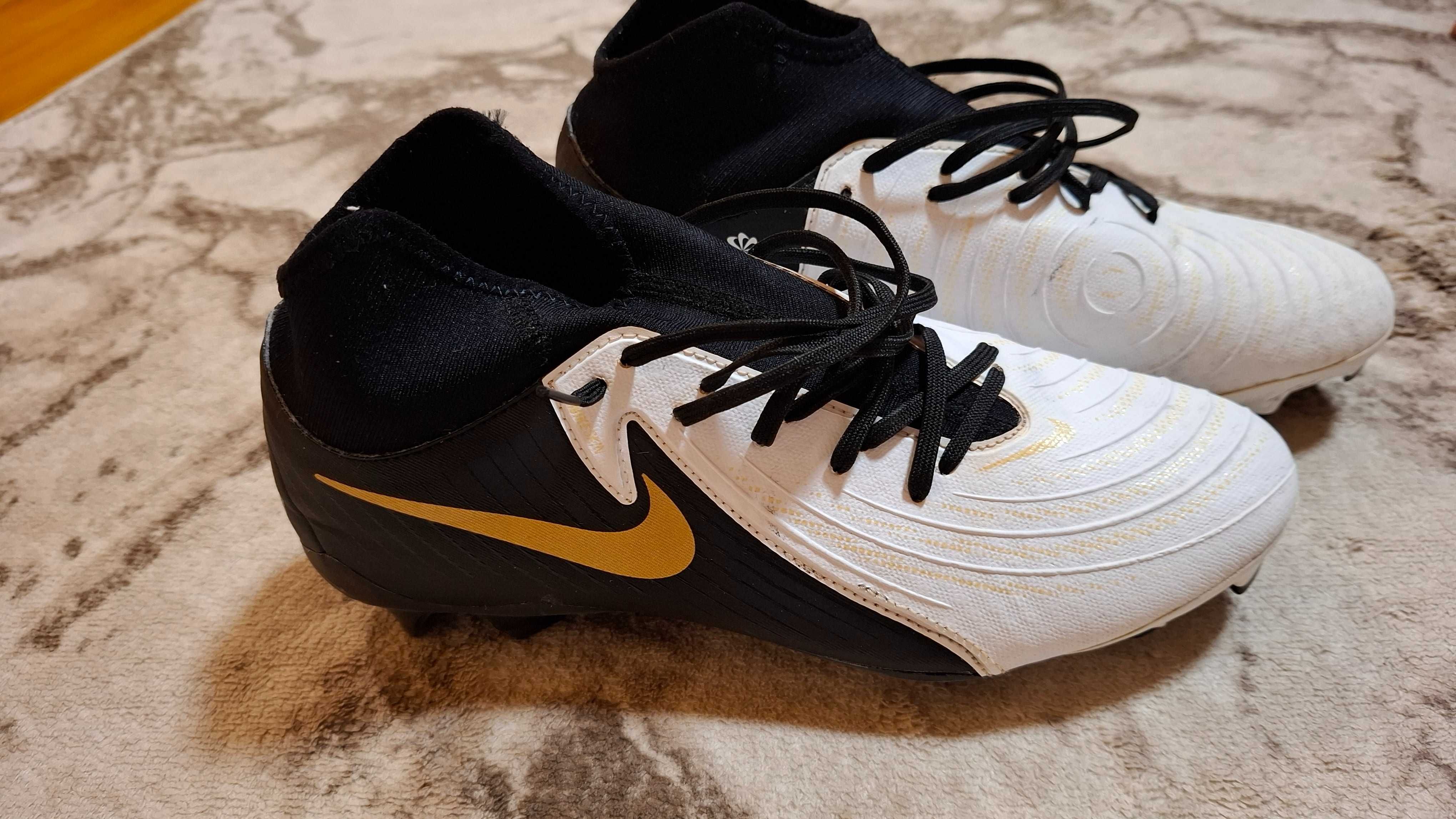 Оригинални Бутонки NIKE