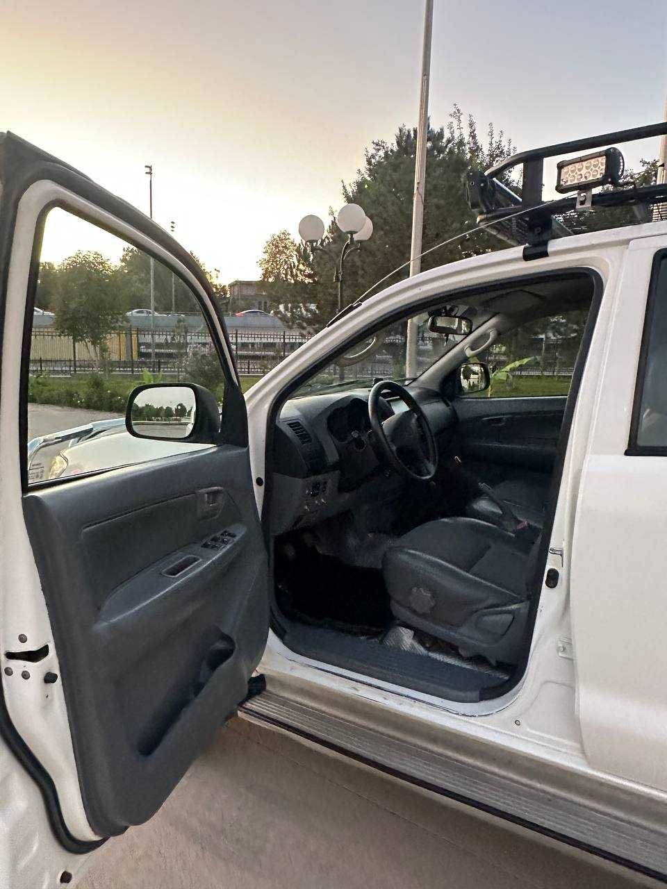 Продается Toyota Hilux 2.7 (2008)