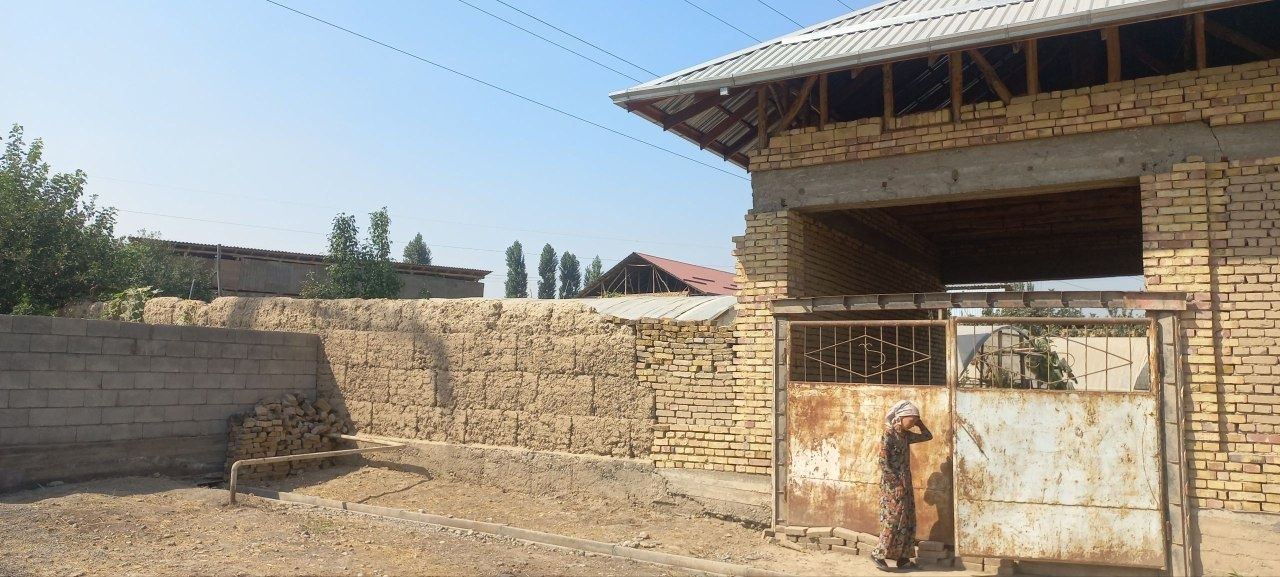 Hovli sotiladi, 1 sotixi $4500 dan