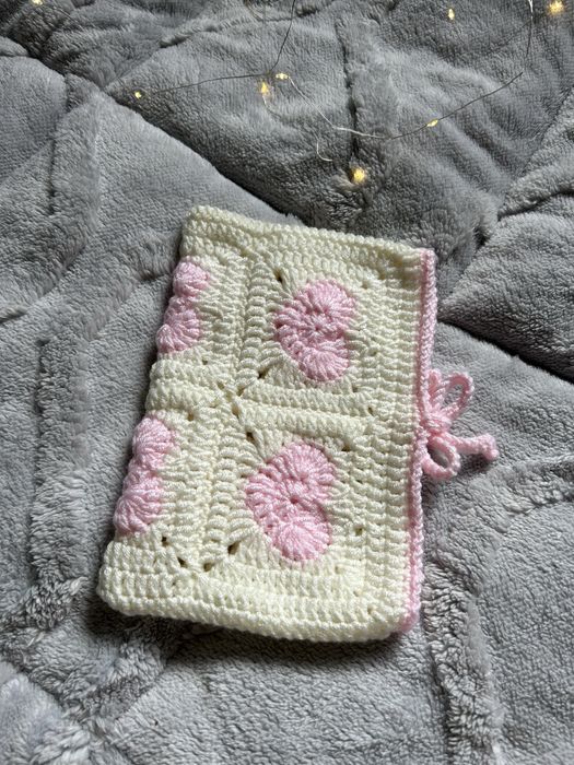 Husă de carte croșetată manual – model „Cutie”
