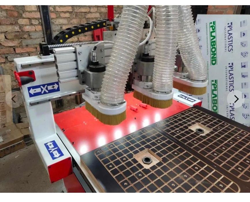 CNC pentru prelucrarea lemnului