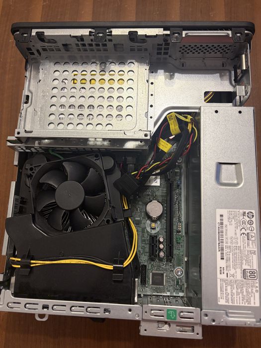 Calculator Hp 705 g4 Ryzen 3 2200g  Licenta Windows