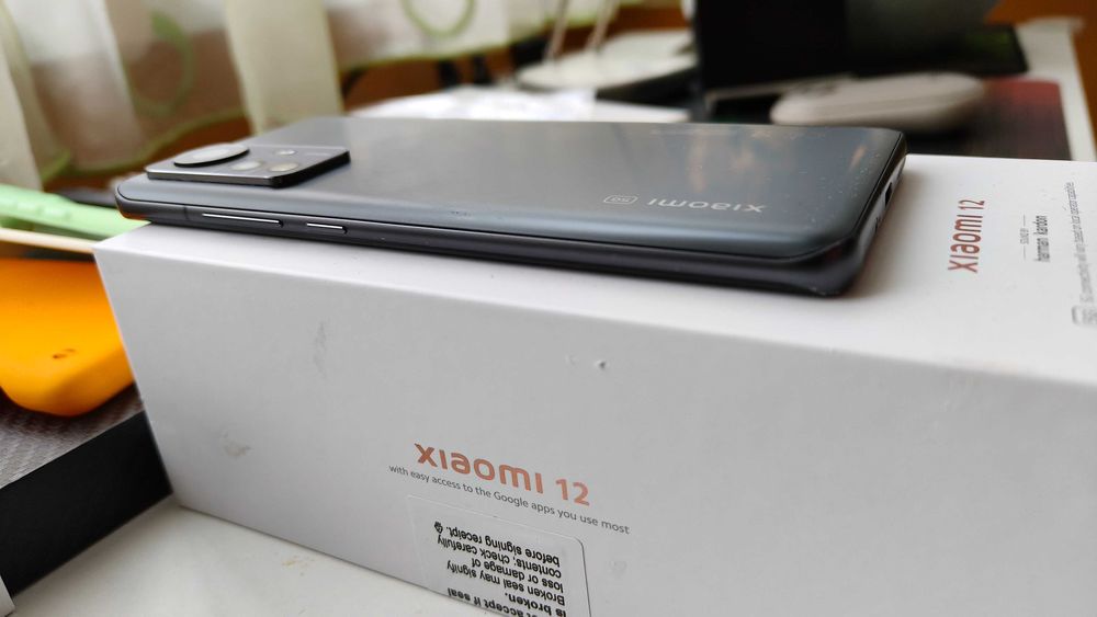 Телефон Xiaomi 12, 8GB/256GB Gray - отличен