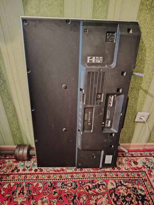 Продам телевизор на запчасти